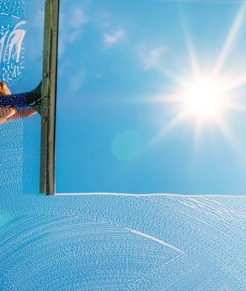 Scheibe wird gewischt