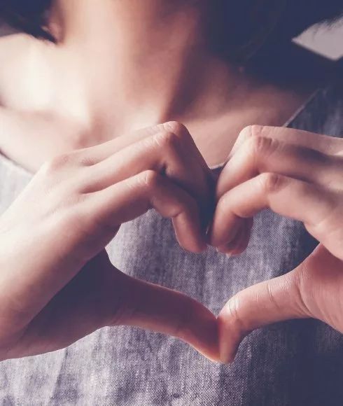 Herz aus 2 Händen geformt